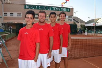 Pedro, Nico (Capitán), Nicolás y Carlos
Murcia  Junio 2015
Foto Murcia Club de Tenis